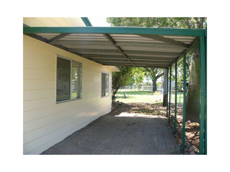 10 Carraba Street, Taroom QLD 4420