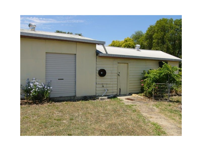 12 Dawson Street, Taroom QLD 4420