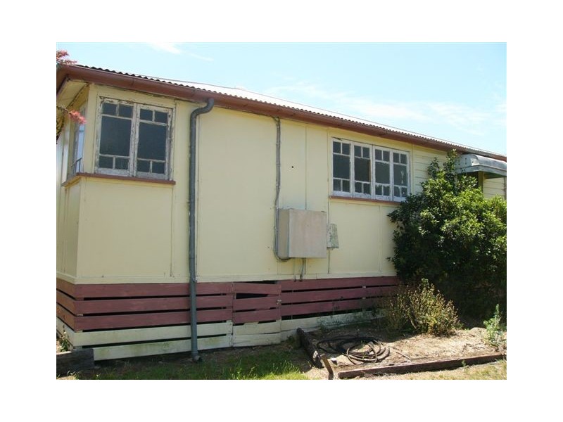 12 Dawson Street, Taroom QLD 4420