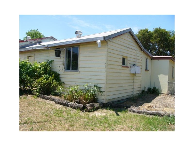 12 Dawson Street, Taroom QLD 4420