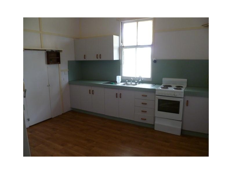 13-15 CHRYSTAL ST, Roma QLD 4455