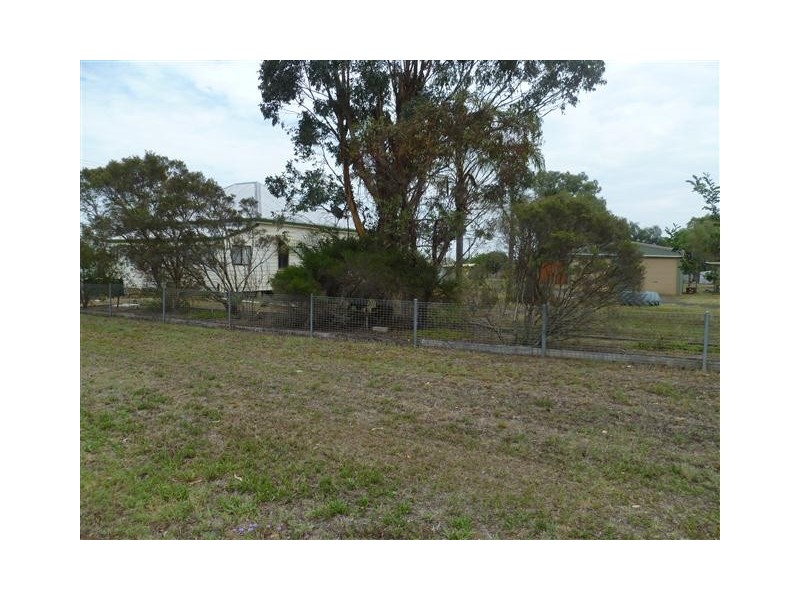 13-15 CHRYSTAL ST, Roma QLD 4455