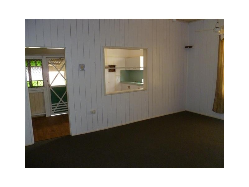 13-15 CHRYSTAL ST, Roma QLD 4455