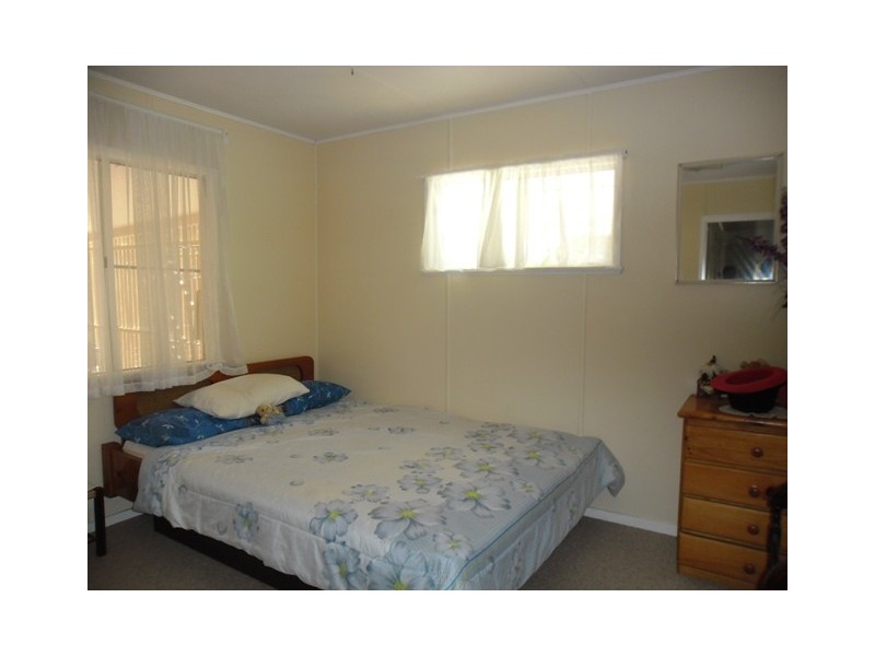 6 DAISY STREET, Miles QLD 4415