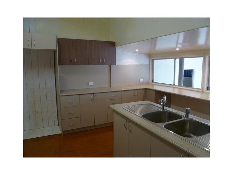 19 HIGH ST, Wallumbilla QLD 4428