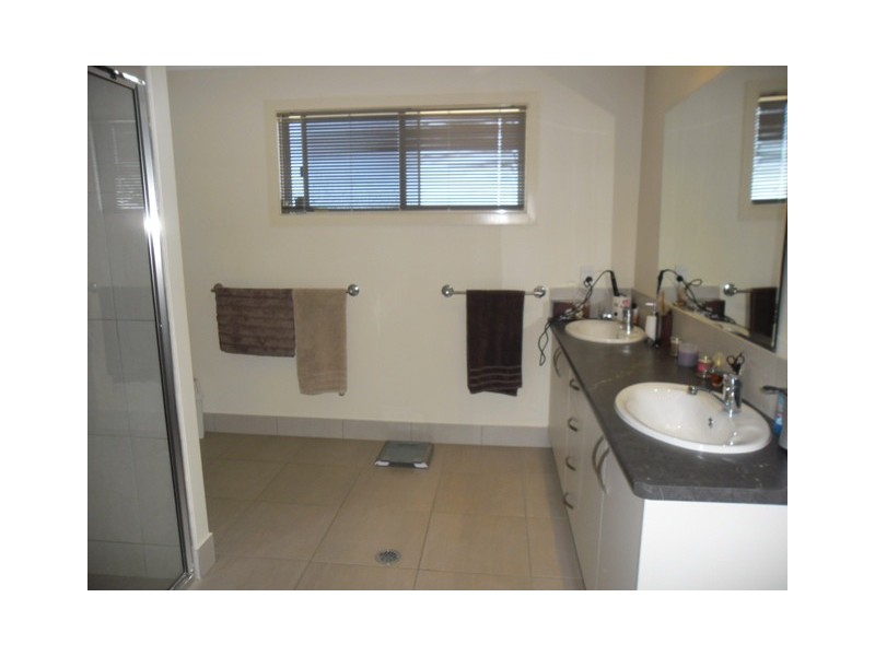 99 HOOKSWOOD ROAD, Miles QLD 4415