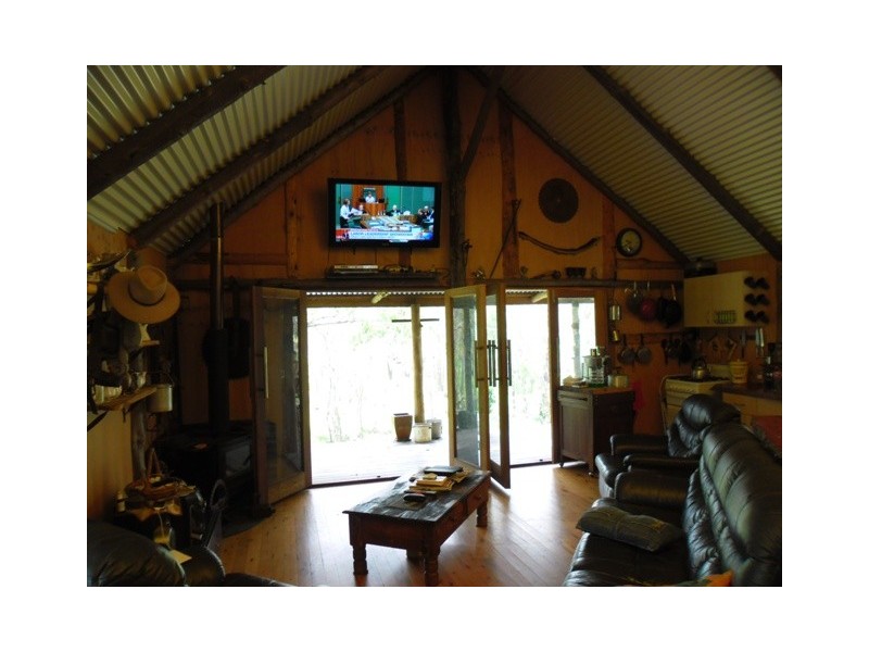 * LEICHHARDT HIGHWAY, Miles QLD 4415