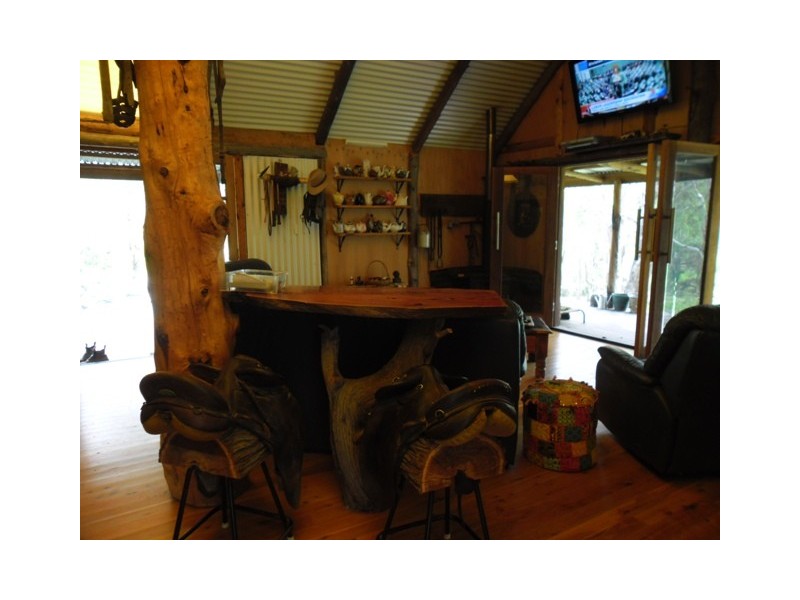 * LEICHHARDT HIGHWAY, Miles QLD 4415