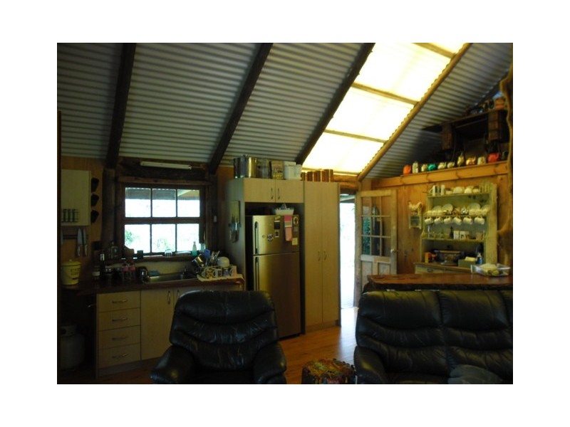 * LEICHHARDT HIGHWAY, Miles QLD 4415