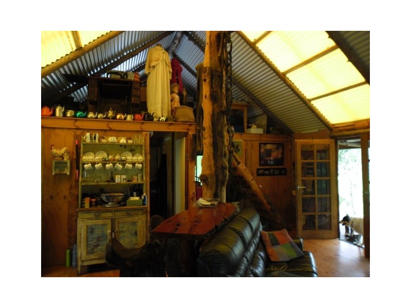 * LEICHHARDT HIGHWAY, Miles QLD 4415