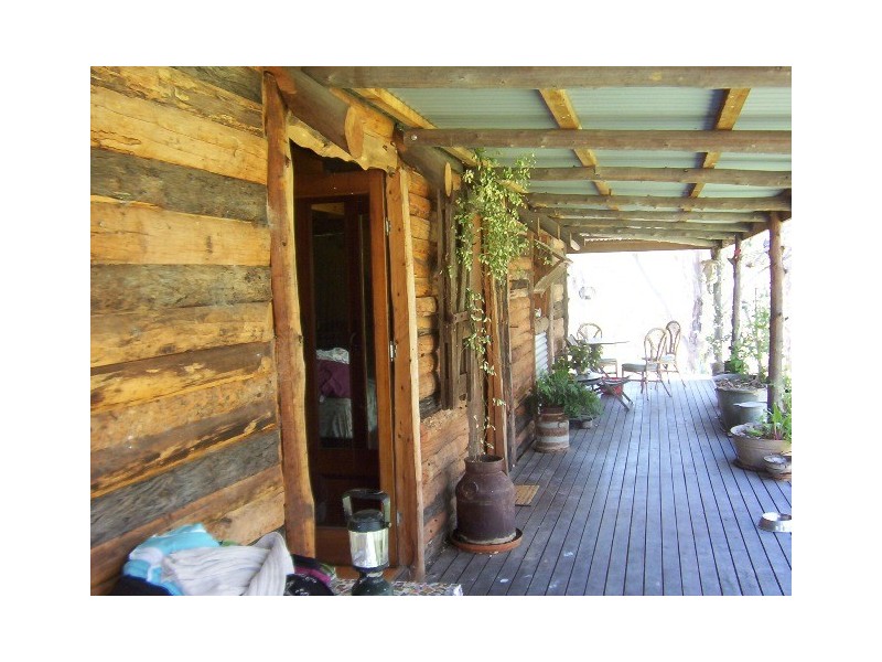 * LEICHHARDT HIGHWAY, Miles QLD 4415