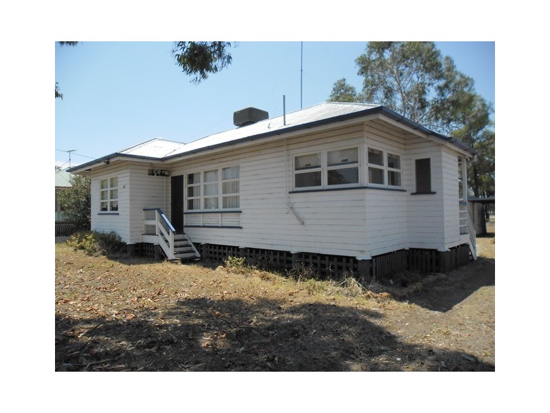 27 ELEANOR ST, Miles QLD 4415