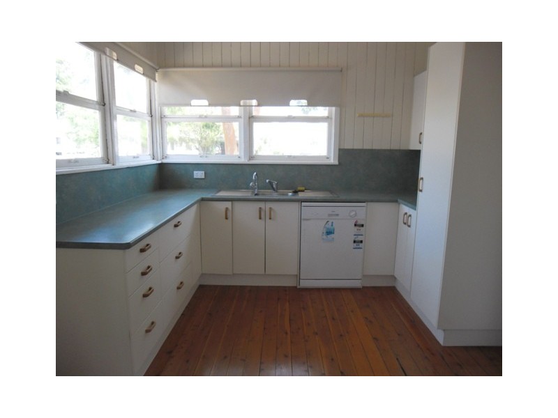 27 ELEANOR ST, Miles QLD 4415