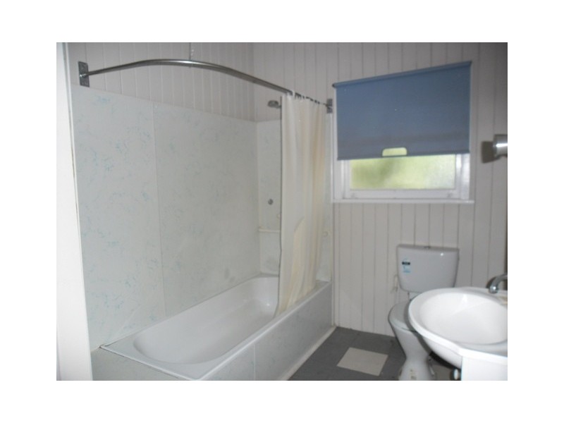 27 ELEANOR ST, Miles QLD 4415