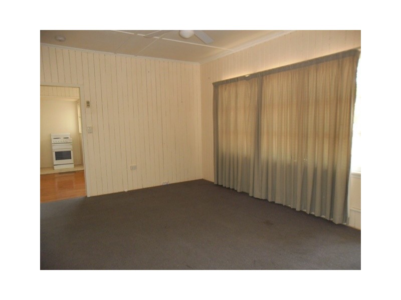 27 ELEANOR ST, Miles QLD 4415