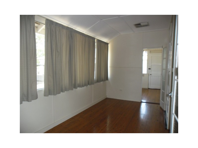 27 ELEANOR ST, Miles QLD 4415