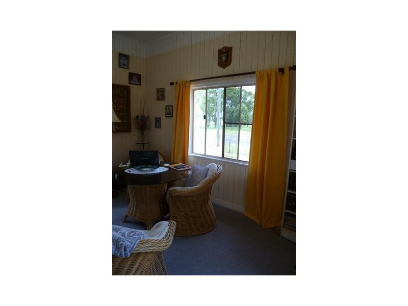 5 SCHOOL ST, Amby QLD 4462