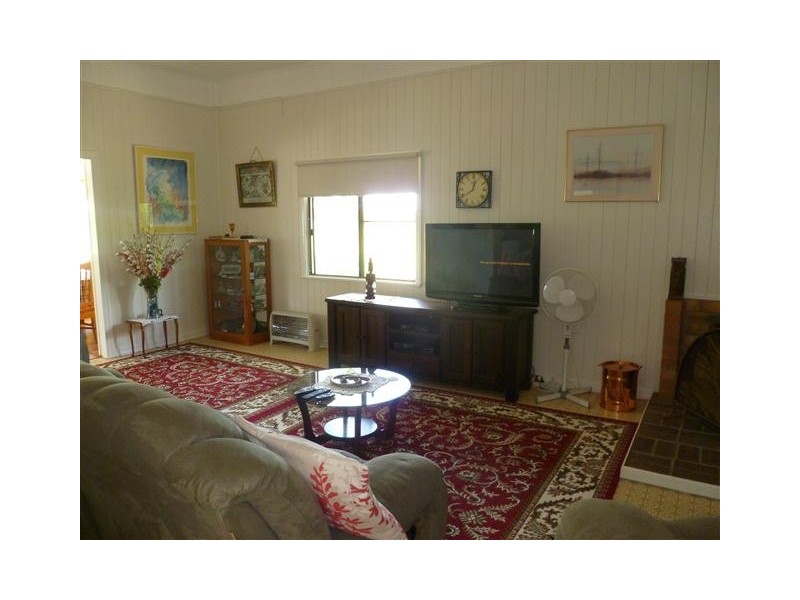 5 SCHOOL ST, Amby QLD 4462