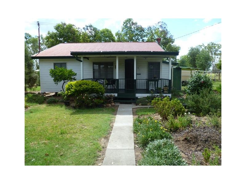 8 SHORT STREET, Amby QLD 4462