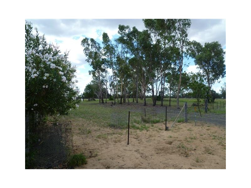 8 SHORT STREET, Amby QLD 4462
