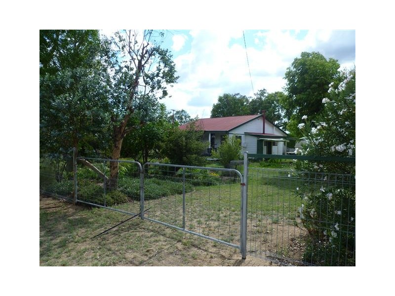 8 SHORT STREET, Amby QLD 4462
