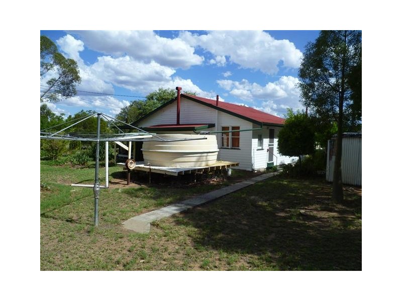 8 SHORT STREET, Amby QLD 4462