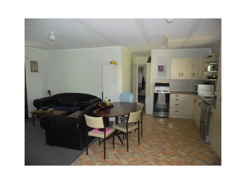 4 EDITH ST, Miles QLD 4415