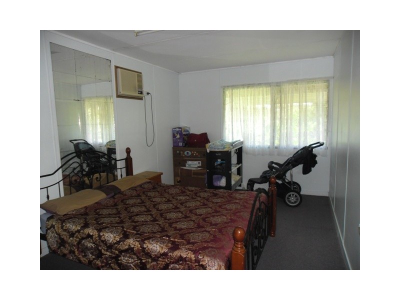 4 EDITH ST, Miles QLD 4415