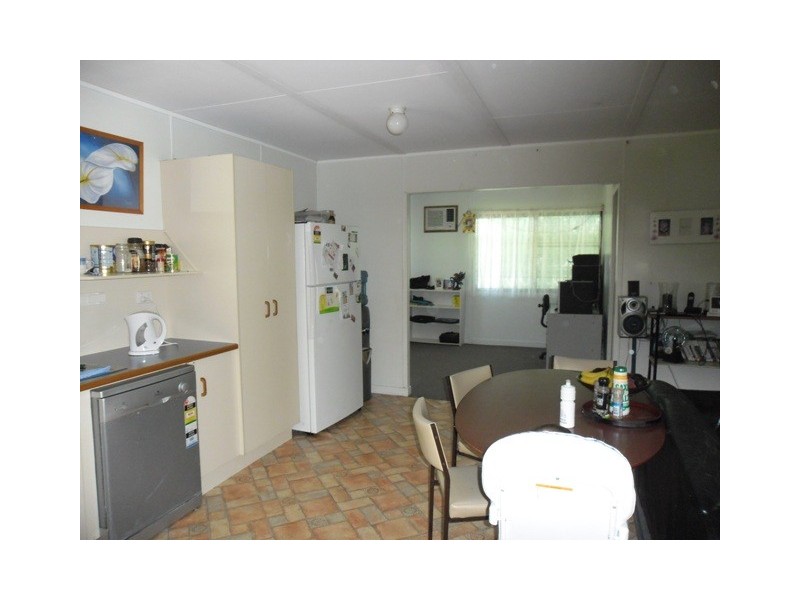 4 EDITH ST, Miles QLD 4415