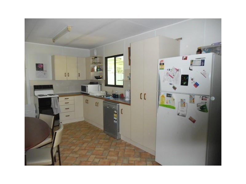 4 EDITH ST, Miles QLD 4415