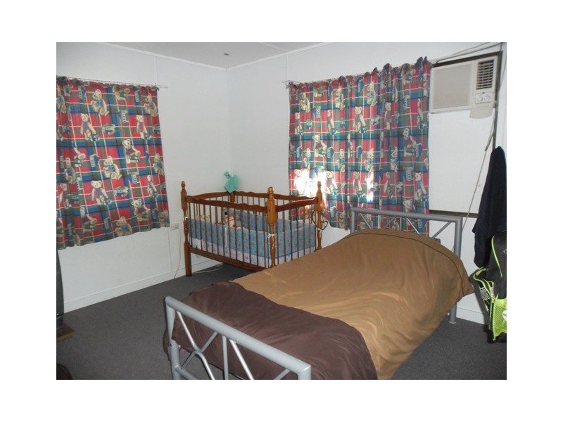 4 EDITH ST, Miles QLD 4415