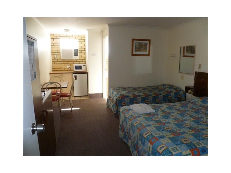 67 GREGORY ST, Roma QLD 4455