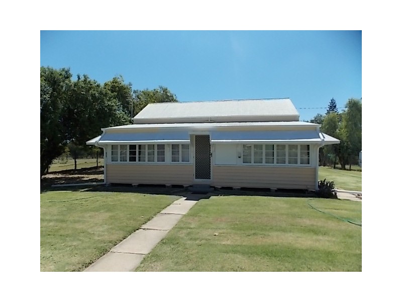 16 DAISY STREET, Blackall QLD 4472