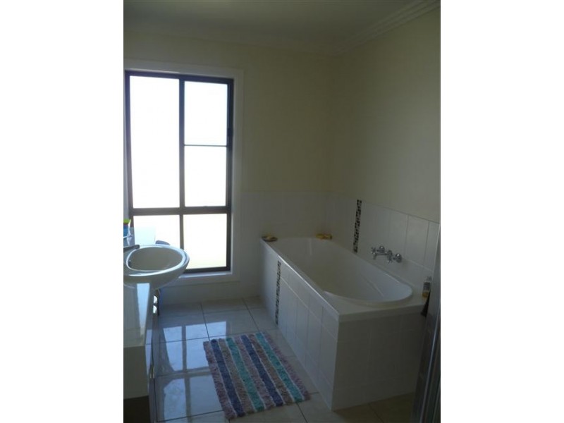 22 Beetson Drive, Roma QLD 4455