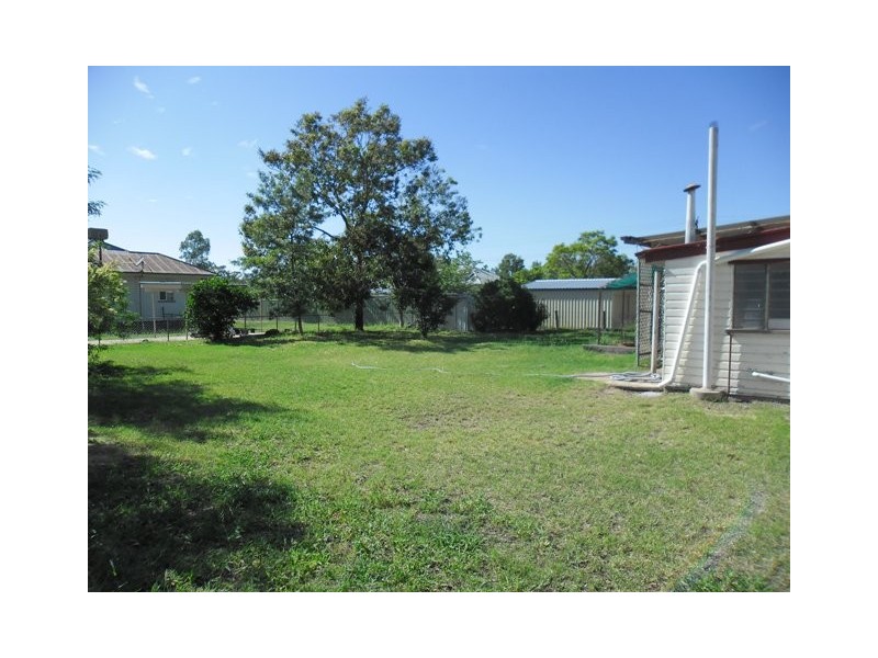 4 COLAMBA ST, Miles QLD 4415