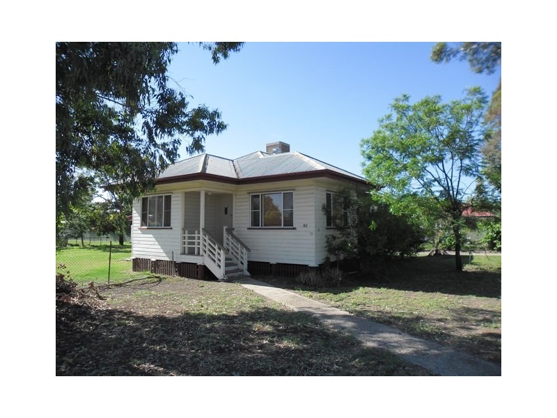 4 COLAMBA ST, Miles QLD 4415