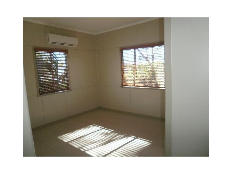 4 COLAMBA ST, Miles QLD 4415