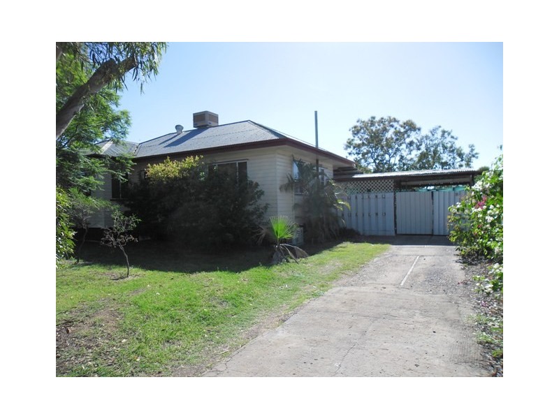 4 COLAMBA ST, Miles QLD 4415