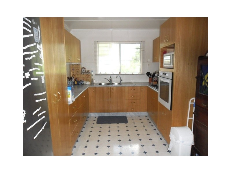 54 ELEANOR ST, Miles QLD 4415