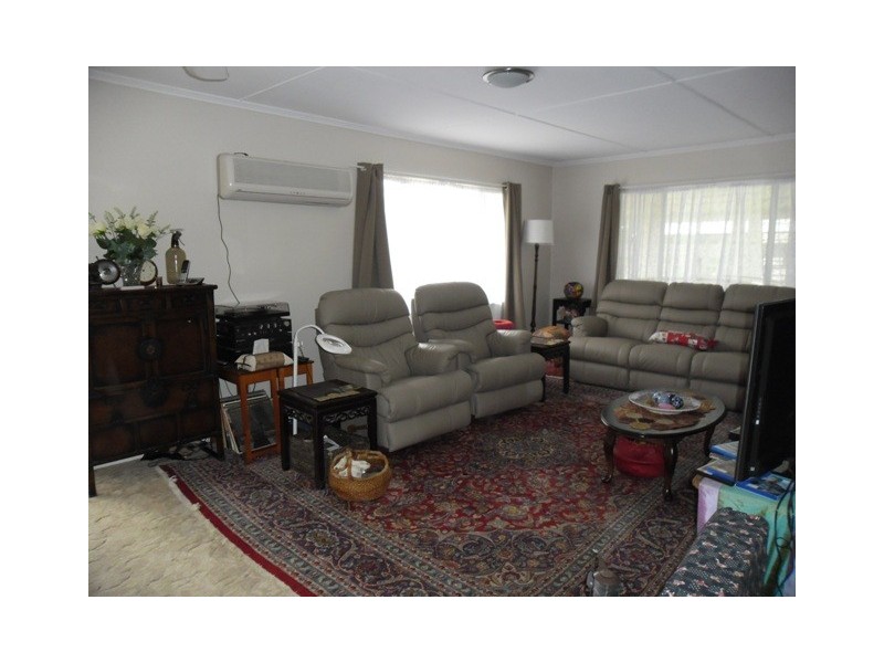 54 ELEANOR ST, Miles QLD 4415