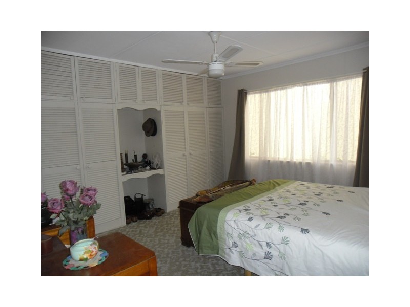 54 ELEANOR ST, Miles QLD 4415