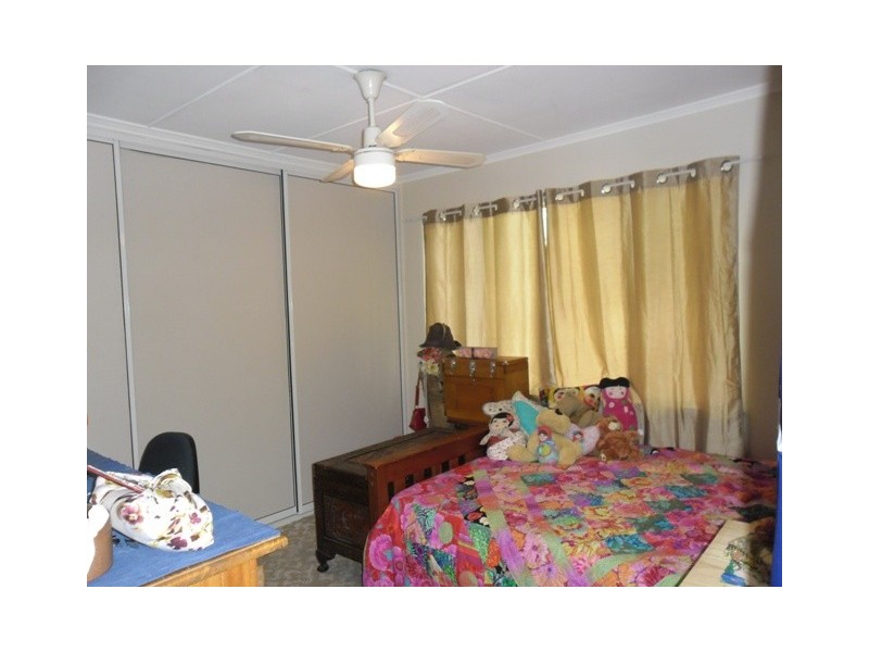 54 ELEANOR ST, Miles QLD 4415