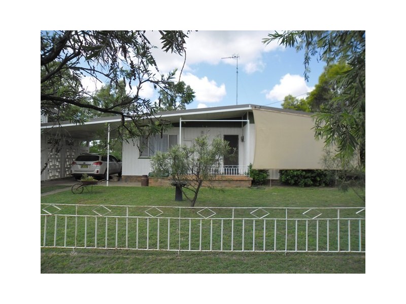 54 ELEANOR ST, Miles QLD 4415