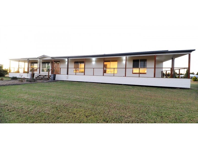 84 Southern Cross Drive, Dalby QLD 4405