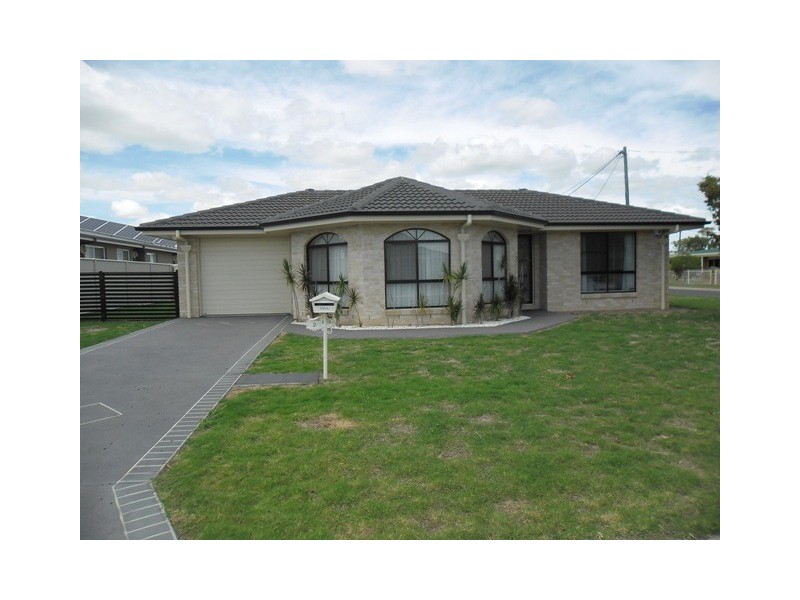 2 LAWTON PLACE, Miles QLD 4415