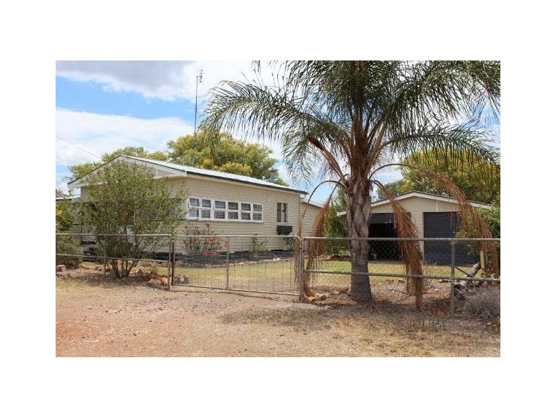 17 WILSON ST, Condamine QLD 4416
