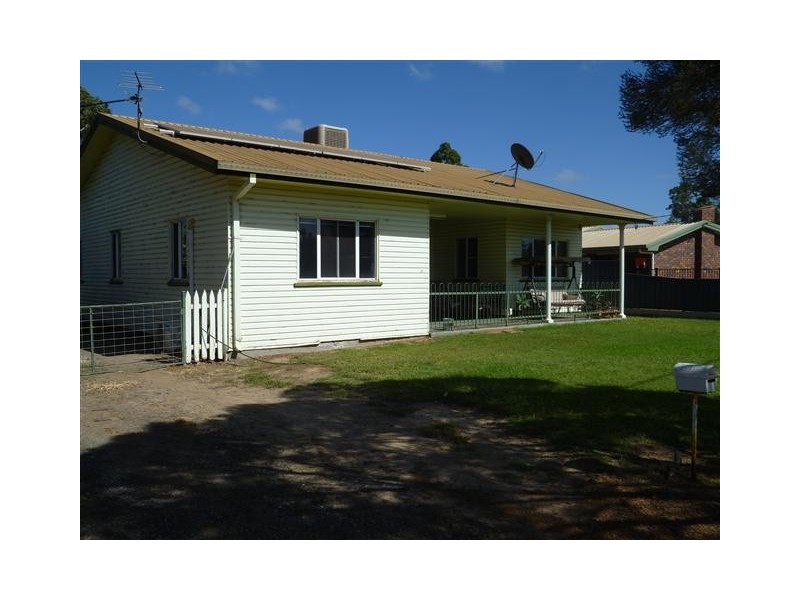 25 WRIGHT ST, Roma QLD 4455