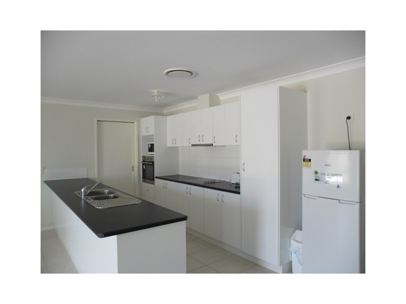 UNIT 1 and 2 RACECOURSE RD, Miles QLD 4415