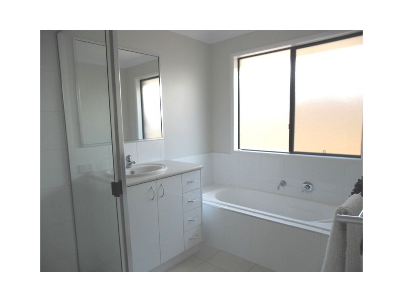 UNIT 1 and 2 RACECOURSE RD, Miles QLD 4415