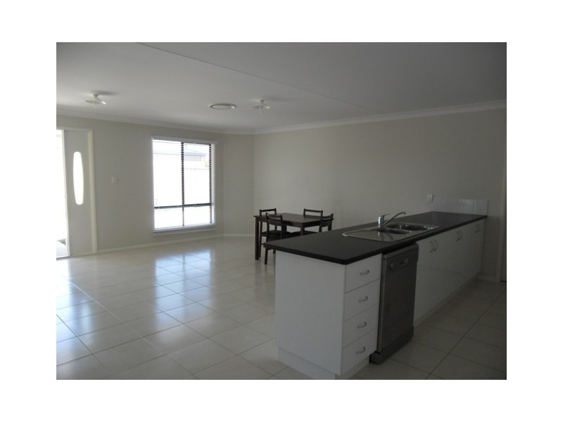 UNIT 1 and 2 RACECOURSE RD, Miles QLD 4415